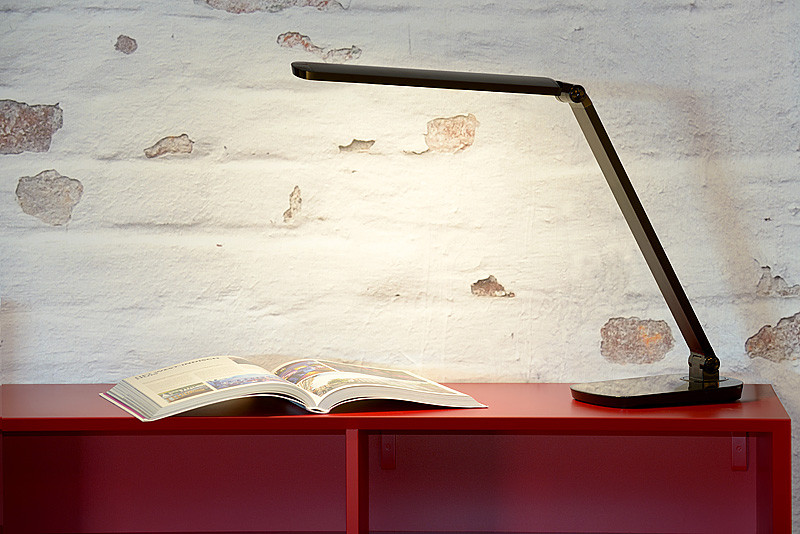 24656/10/30 VARIO Bureaulamp 460 lm 8w 2700<>6500K zwart
